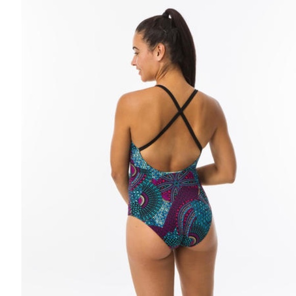 Women's one-piece swimsuit - Picture 9 of 10